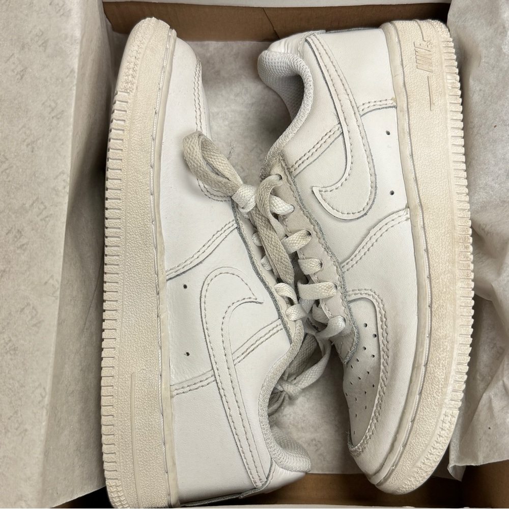 Air Force 1  “Triple White” USED NIKE KIDS Size 11.5C AF1 FV5951-111